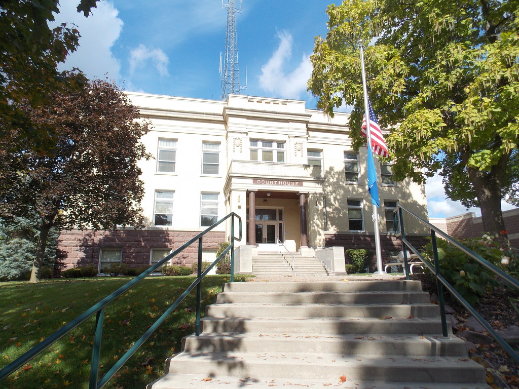 marquette-county-courthouse